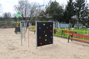 Plac zabaw i siłownia zewnętrzna w Gałczewie