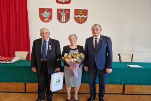 Jubilaci oraz wójt Marek Ryłowicz