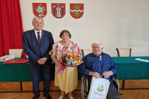 Jubilaci oraz wójt Marek Ryłowicz