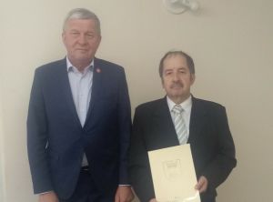 Wójt Marek Ryłowicz oraz dyrektor Kazimierz Pochylski