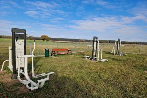 Budowa boiska wielofunkcyjnego, zagospodarowanie terenu oraz wykonanie nowej nawierzchni drogi w miejscowościach na...