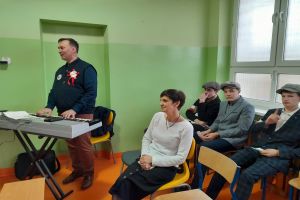Uczniowie podczas przeprowadzania akcji BohaterON