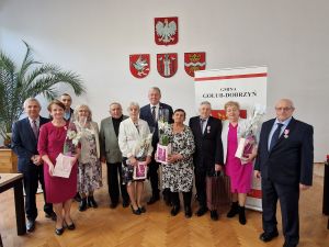 Jubilaci oraz wójt Marek Ryłowicz