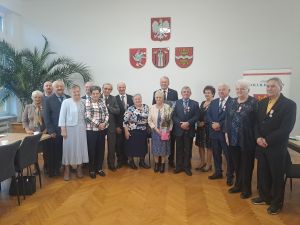 Jubilaci oraz wójt Marek Ryłowicz
