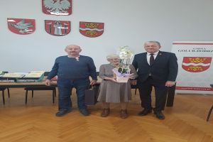 Jubilaci oraz wójt Marek Ryłowicz