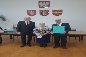Jubilaci oraz wójt Marek Ryłowicz