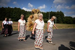 Przemarsz Koła Gospodyń Wiejskich