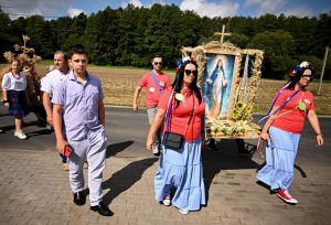 Przemarsz Koła Gospodyń Wiejskich