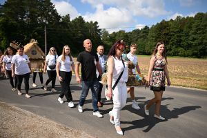 Przemarsz Koła Gospodyń Wiejskich