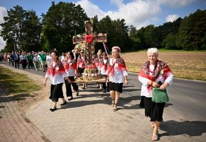 Przemarsz Koła Gospodyń Wiejskich