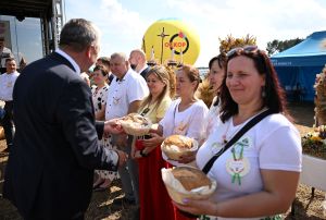 Tradycja wręczenia chlebów