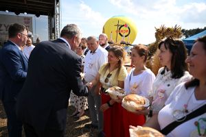 Tradycja wręczenia chlebów