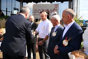 Tradycja wręczenia chlebów