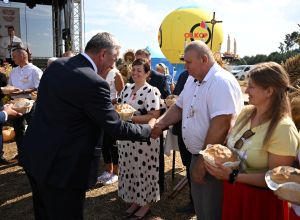 Tradycja wręczenia chlebów