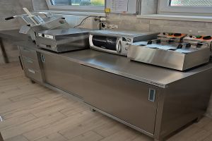 Uroczyste otwarcie wyremontowanej kuchni w szkolnej stołówce w Zespole Szkolno-Przedszkolnym we Wrockach