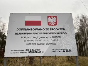 Tablica informacyjna dla zadania pn. „Budowa drogi gminnej nr 110238C w km od 0+000 do km 0+708 w miejscowości Białkowo”