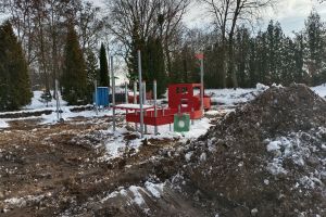 Budowa placu zabaw w Ostrowitem