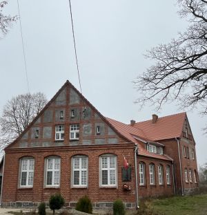 Budynek komunalny w Podzamku Golubskim