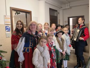 Nauczyciele i uczniowie z Węgierska