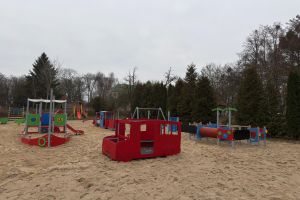 Plac zabaw w Ostrowitem