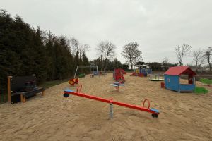 Plac zabaw w Ostrowitem
