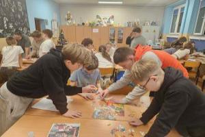 Uczestnicy klubu podczas zajęć