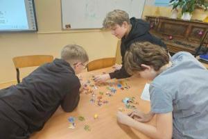 Uczestnicy klubu podczas zajęć