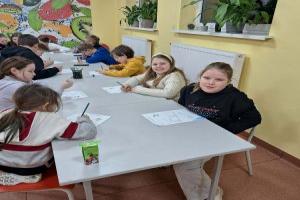 Uczestnicy klubu podczas zajęć