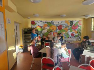 Uczestnicy klubu podczas zajęć