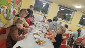 Uczestnicy klubu podczas zajęć