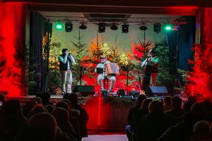 Uczestnicy koncertu noworocznego w Ostrowitem