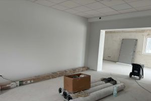 Budynek żłobka we Wrockach w trakcie prac remontowych