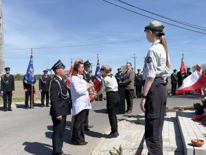 Delegacje - pod pomnikiem (6)