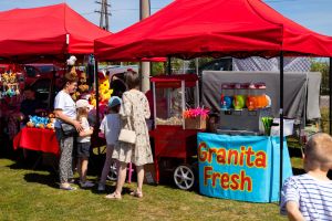 Wystawcy podczas pikniku strażackiego (5)