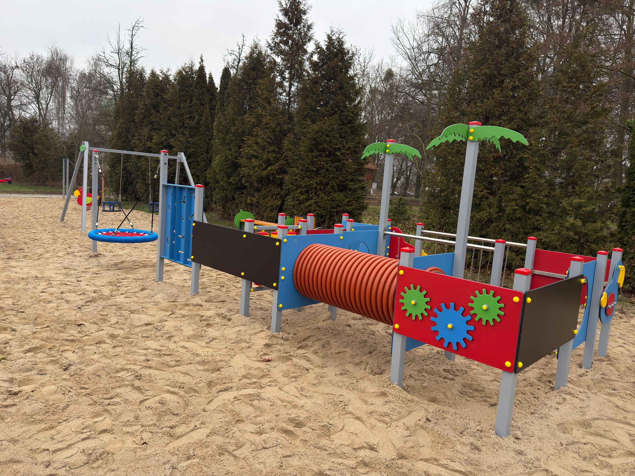 Plac zabaw w Ostrowitem